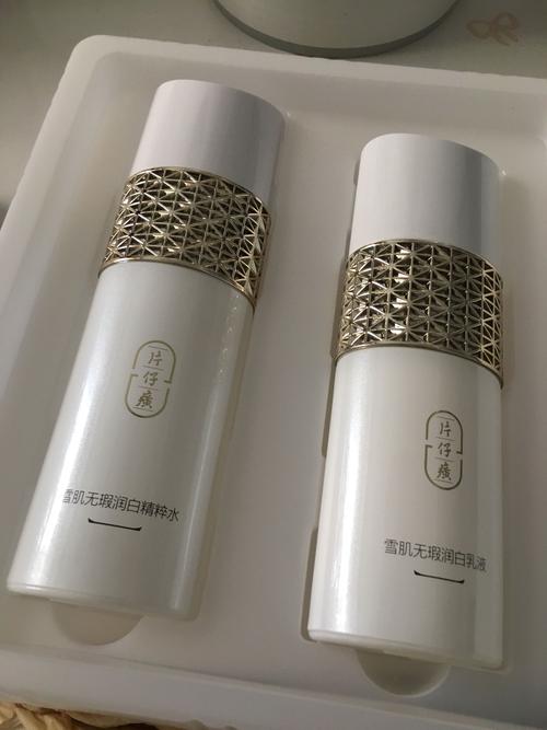 挺好用的水乳,这些年都用的片仔癀的产品,敏感肌肤的我肤质越来越好了